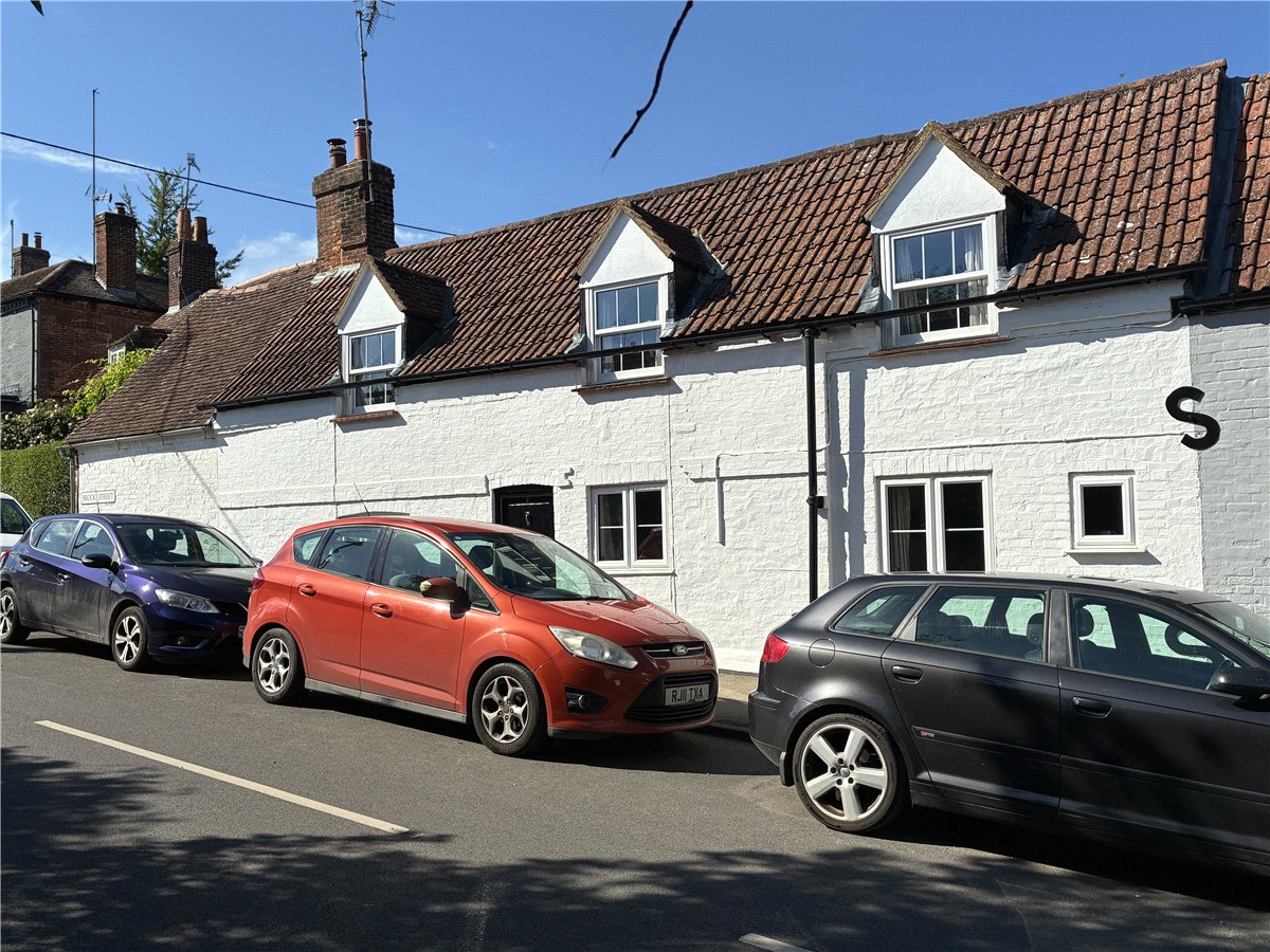 3 bedroom House, Brook Street, Great Bedwyn, SN8 - Available, Image 14