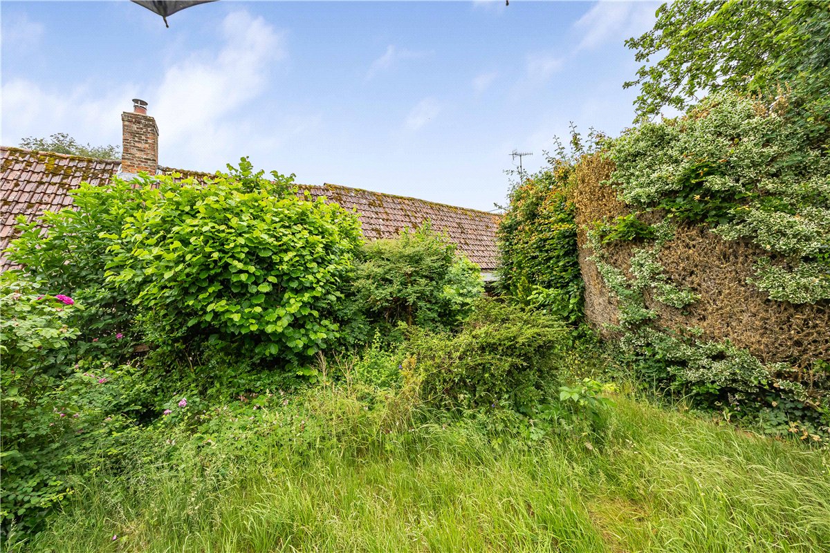 3 bedroom House, Brook Street, Great Bedwyn, SN8 - Available, Image 14