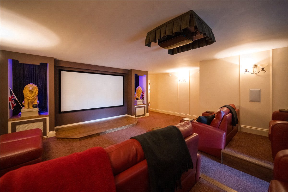 10 bedroom House, Felliscliffe, Harrogate, HG3 - Available, Image 10