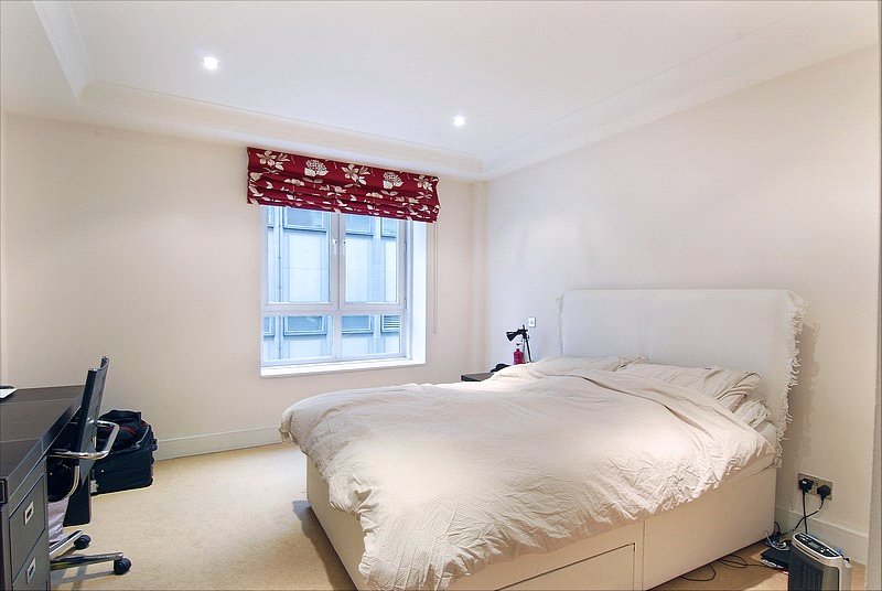 2 bedroom Flat, Barrett Street, Marylebone, W1U - Available, Image 3