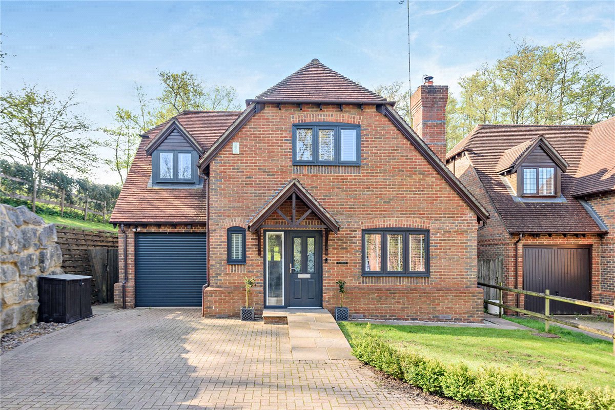 4 bedroom House, Crookham Hill, Crookham Common, RG19 - Available, Image 1