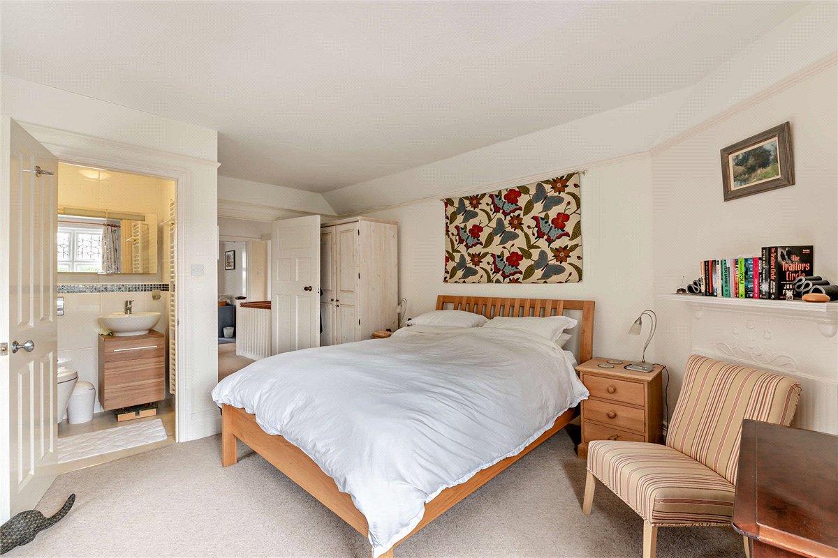 5 bedroom House, Andover Road, Newbury, RG14 - Available, Image 16