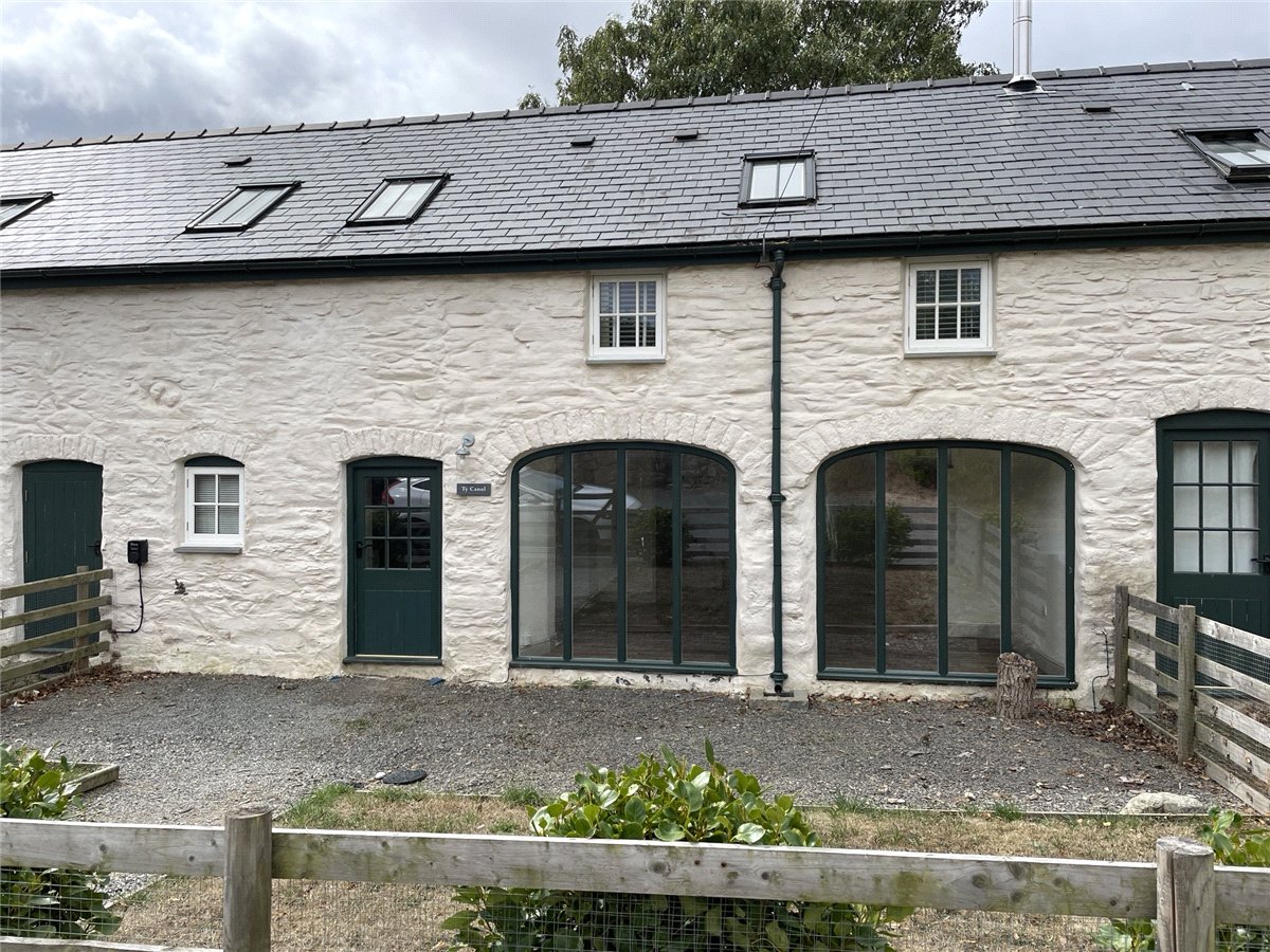 3 bedroom Barn Conversion, Ffordd Bodnant Uchaf, Eglwysbach, LL28 - Available