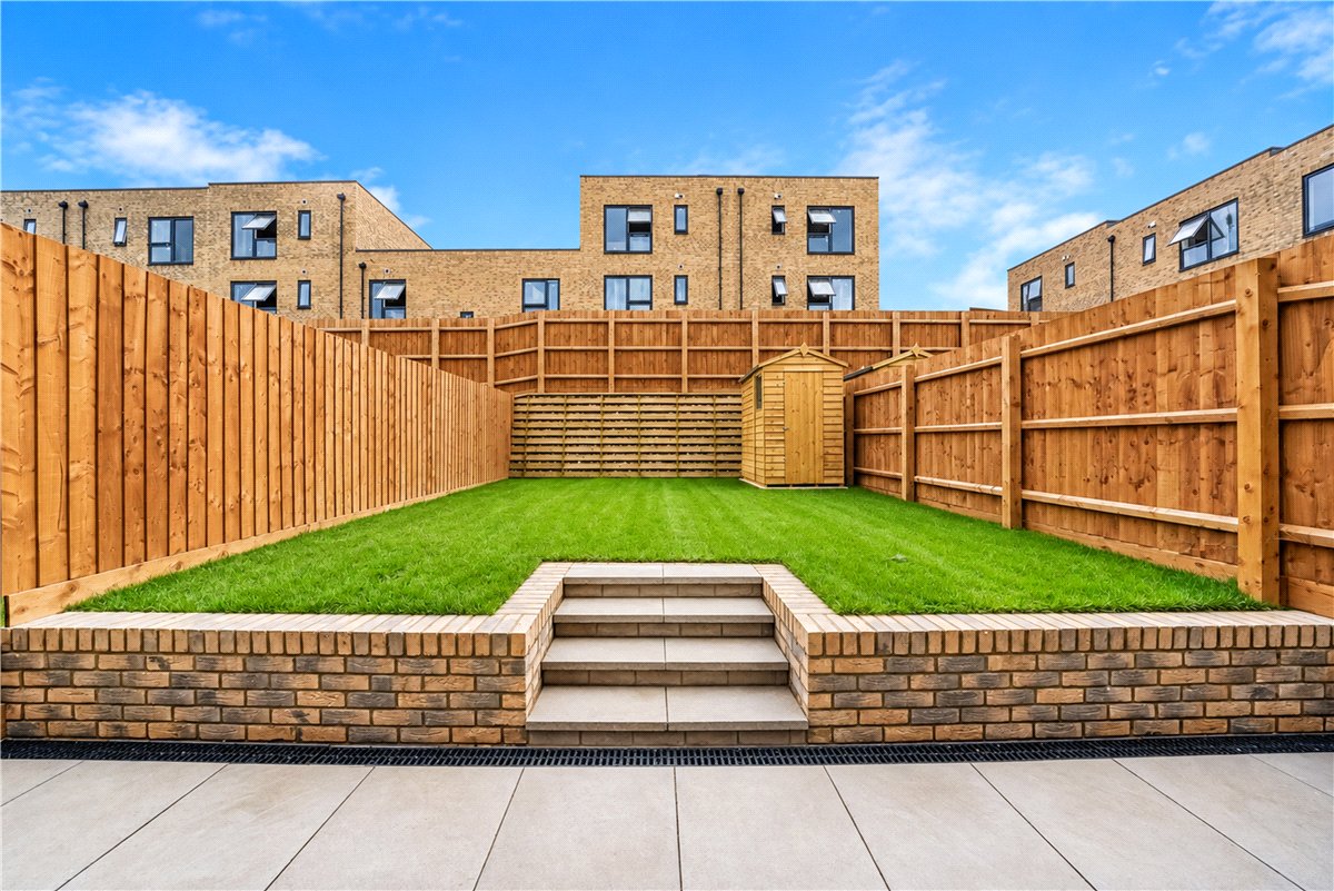 3 bedroom House, Ballast Road, Erith, DA8 - Available, Image 2