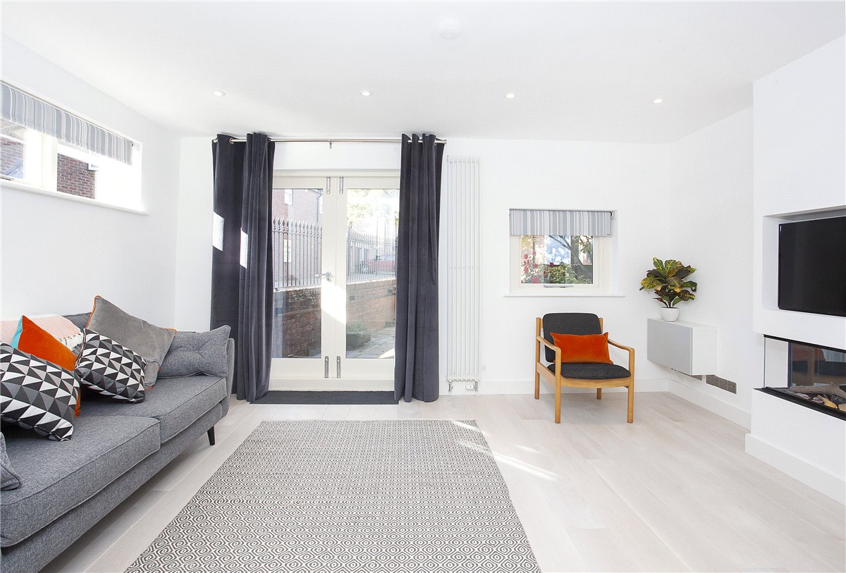 1 bedroom Flat, St. Andrewgate, York, YO1 - Available