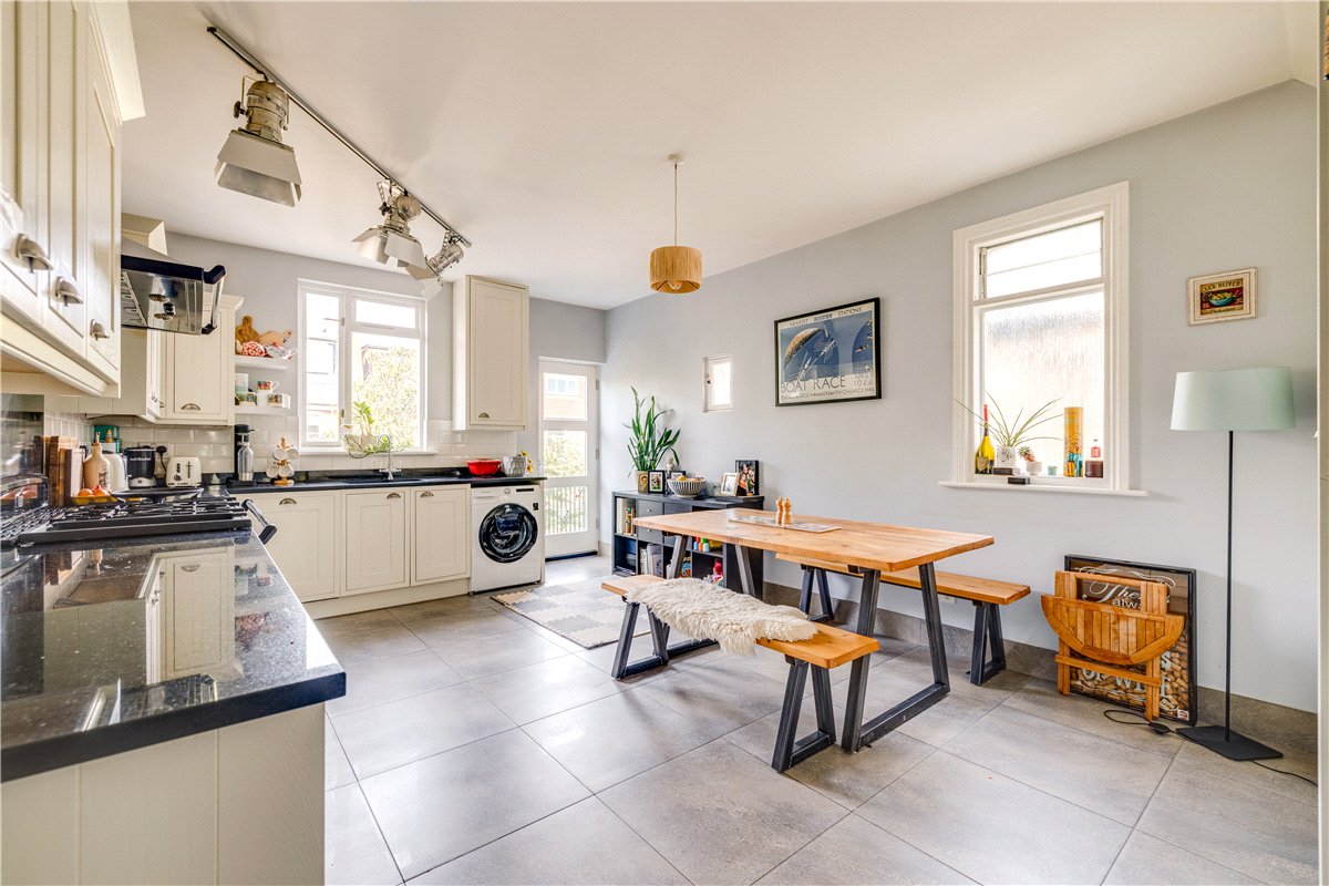 3 bedroom Maisonette, Replingham Road, London, SW18 - Available