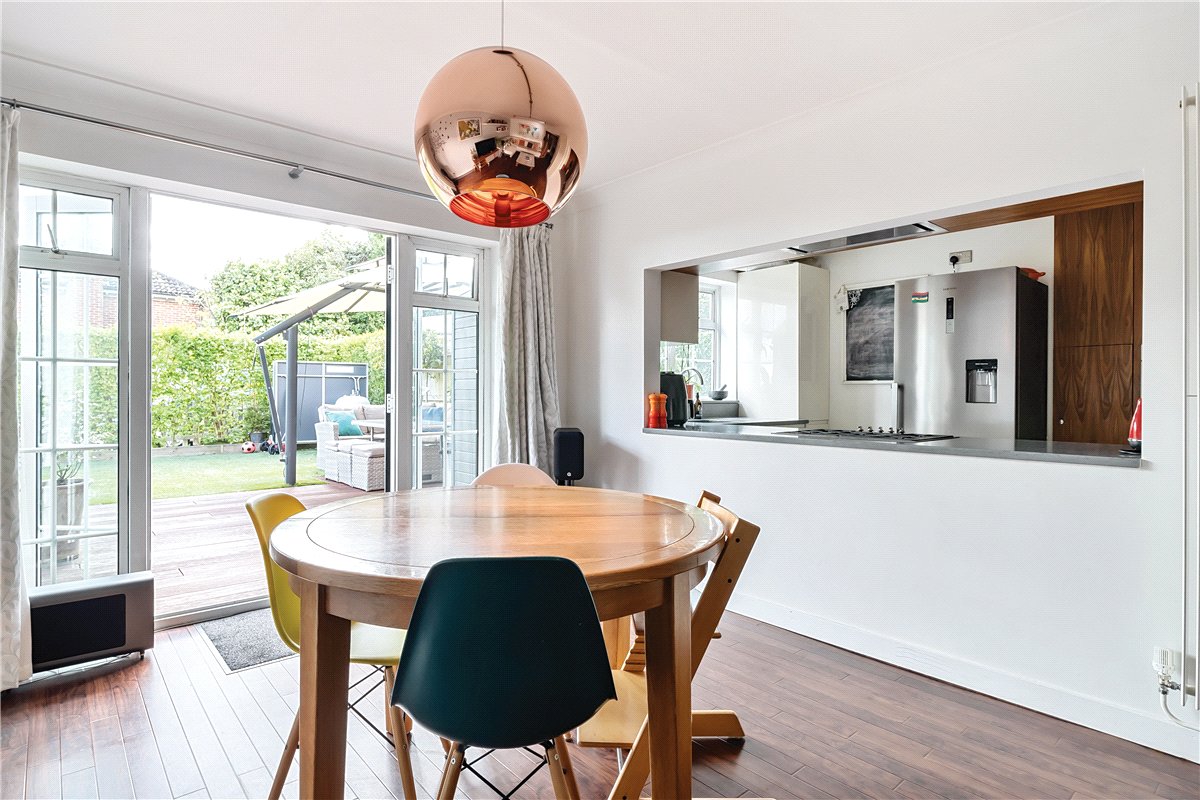 2 bedroom Flat, Dawn Gardens, Winchester, SO22 - Available, Image 2