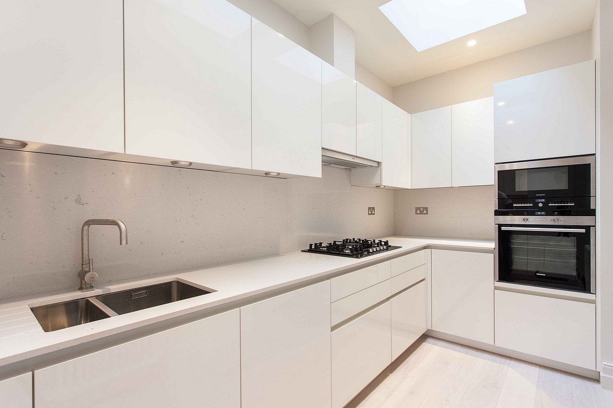 2 bedroom Flat, Upper Berkeley Street, Marylebone, W1H - Available