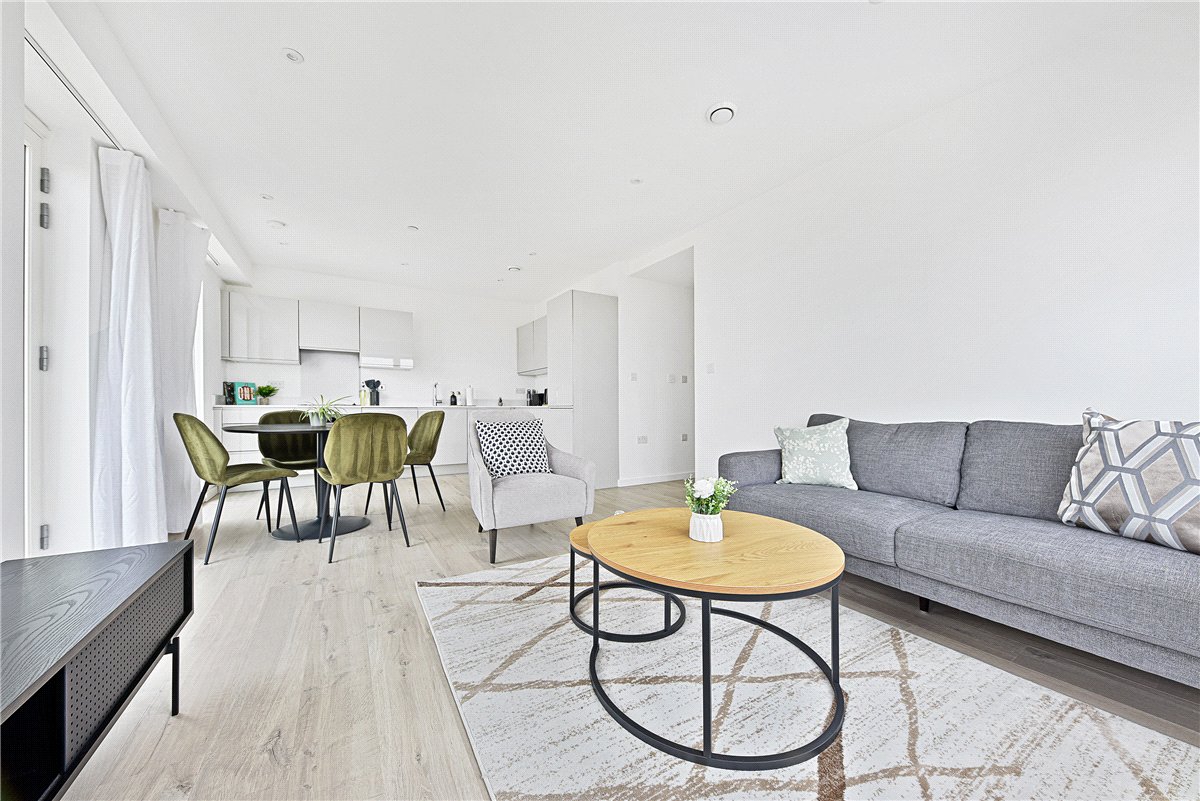 2 bedroom Flat, Heartwell Avenue, London, E16 - 