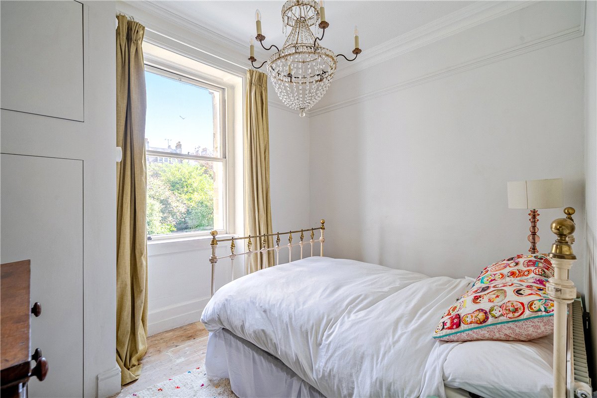 1 bedroom Flat, Russell Street, Bath, BA1 - Available, Image 2