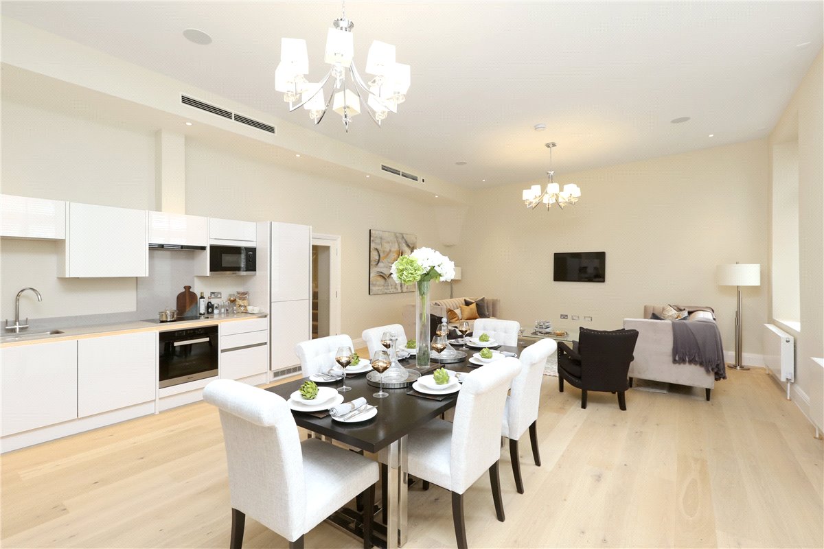 2 bedroom Flat, Bell Yard, Strand, WC2A - Available