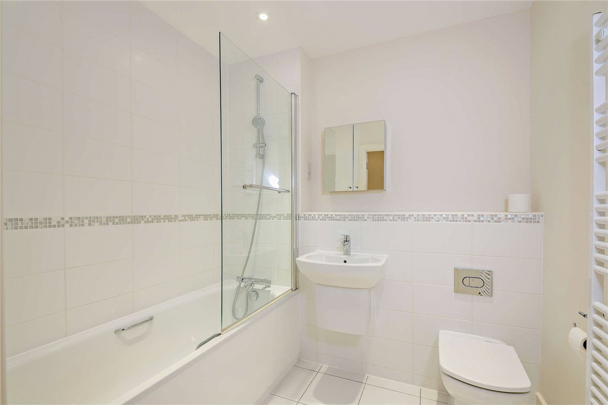 2 bedroom Flat, West Street, Newbury, RG14 - Available, Image 6