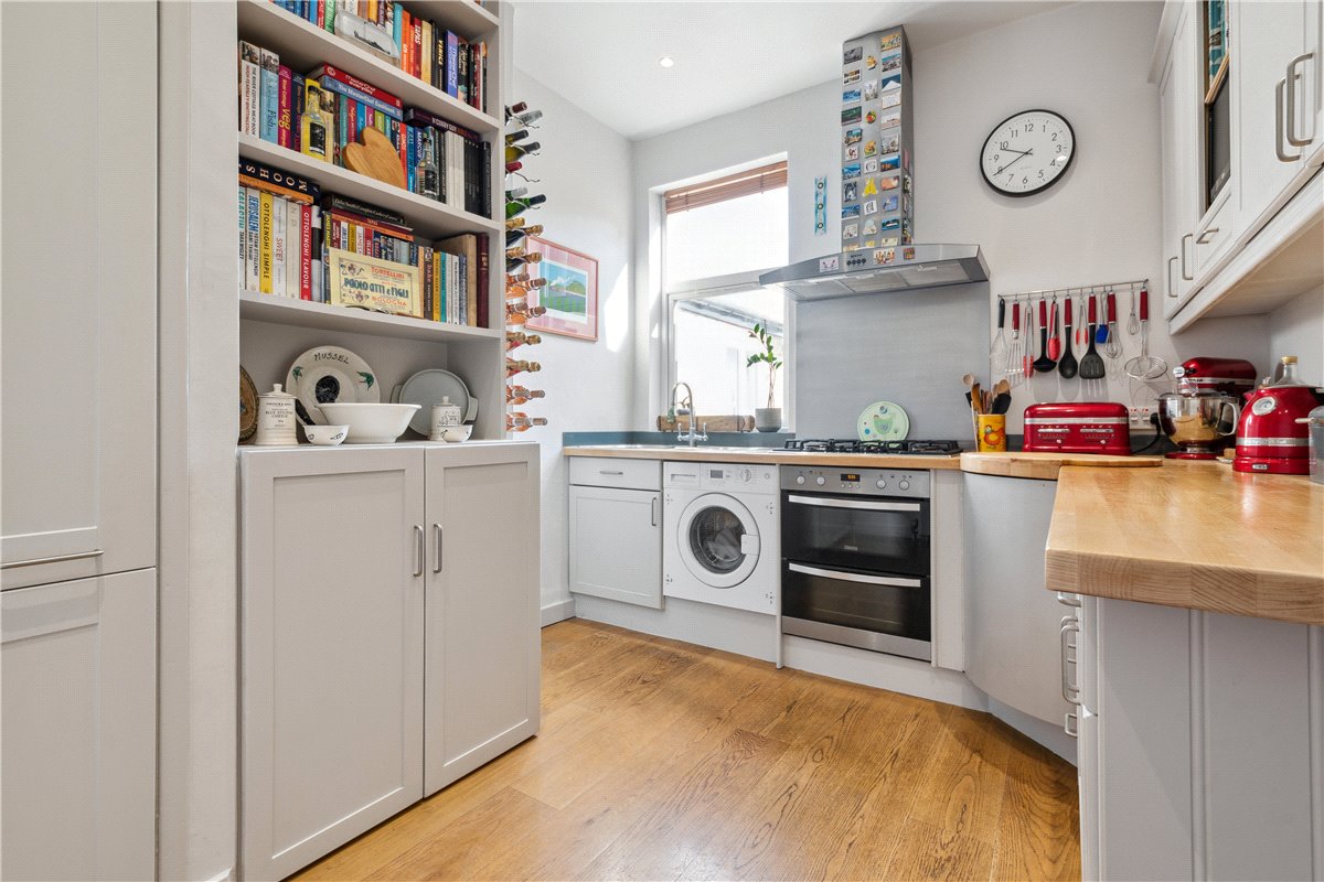 2 bedroom Flat, Beechcroft Road, London, SW17 - Sold, Image 8