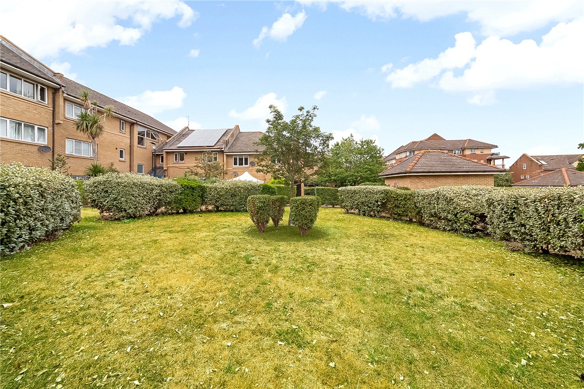 2 bedroom Flat, St. James's Drive, London, SW12 - Available, Image 6