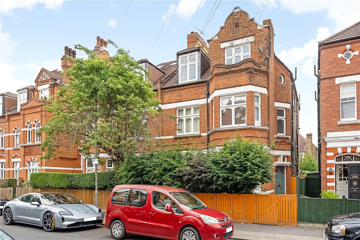 2 bedroom Flat, Wexford Road, London, SW12 - Available