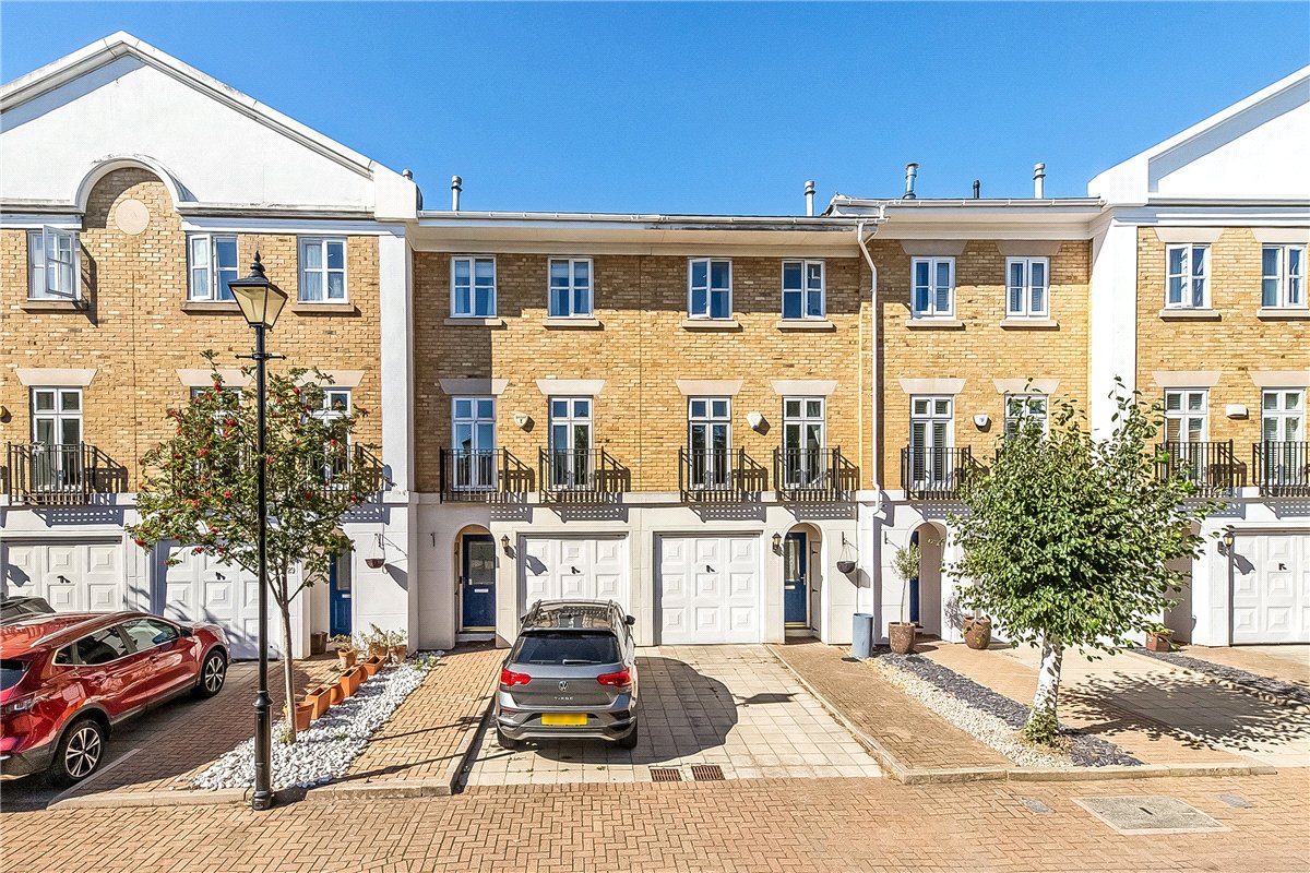 3 bedroom House, Bevin Square, London, SW17 - Available