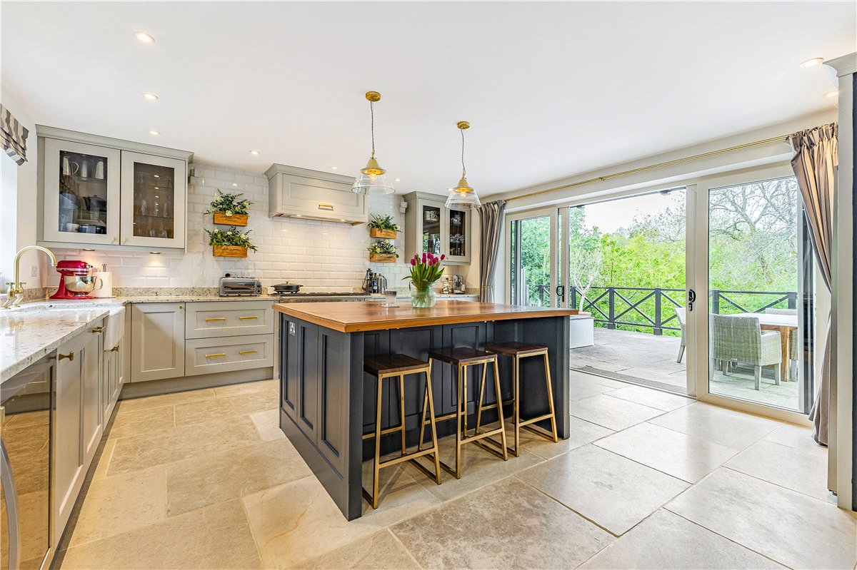 5 bedroom House, The Fairway, Devizes, SN10 - Available, Image 3