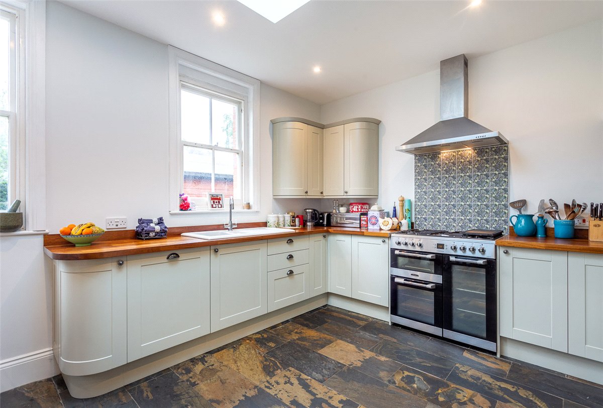 4 bedroom House, Reading Road, Sherfield-on-Loddon, RG27 - Available, Image 3