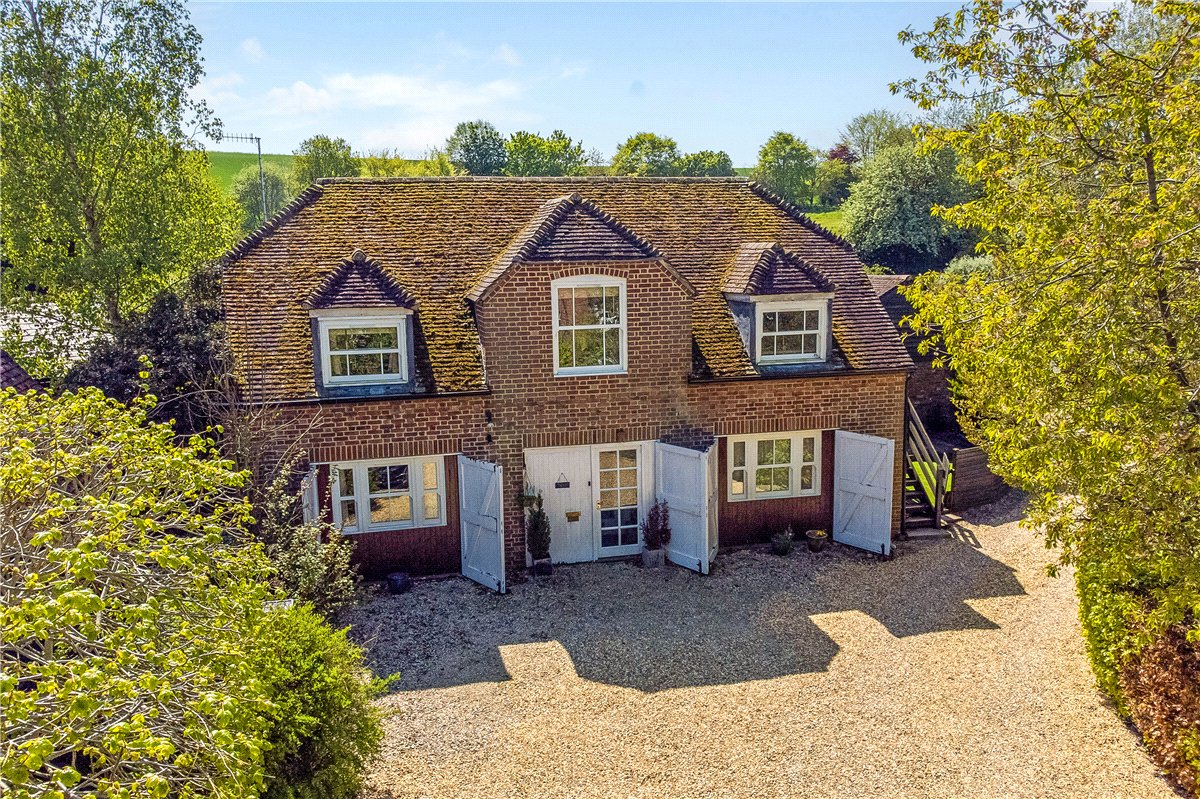 5 bedroom House, High Street, Manton, SN8 - Available