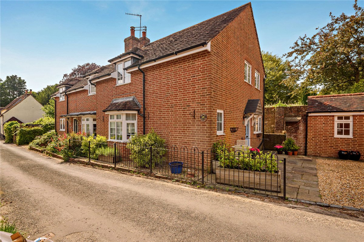 2 bedroom House, Church Lane, Hambledon, PO7 - Available