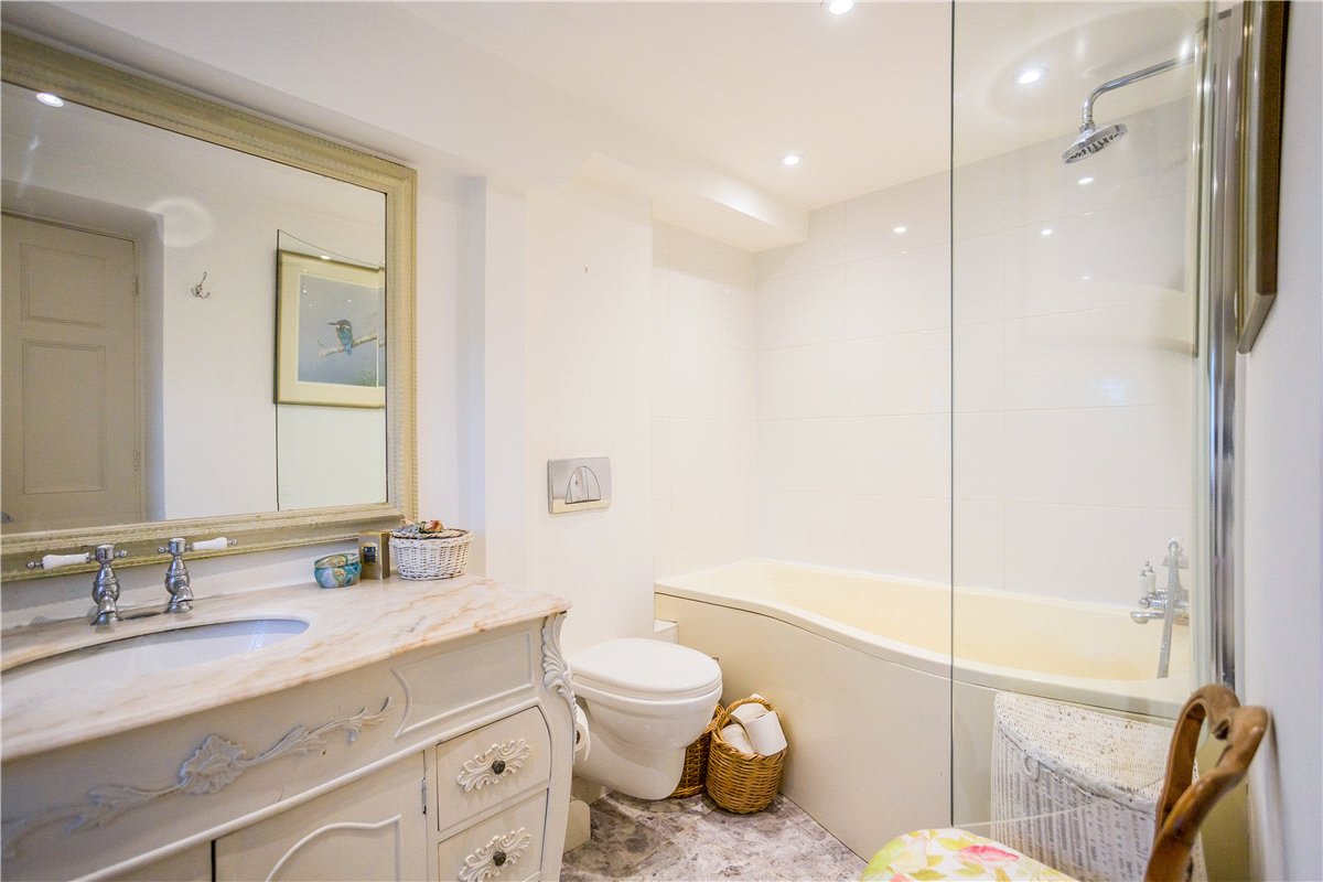 4 bedroom House, Castle Street, Calne, SN11 - Available, Image 16