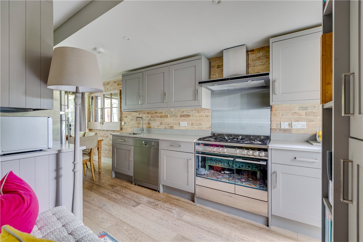 2 bedroom Flat, Trentham Street, London, SW18 - Sold, Image 2