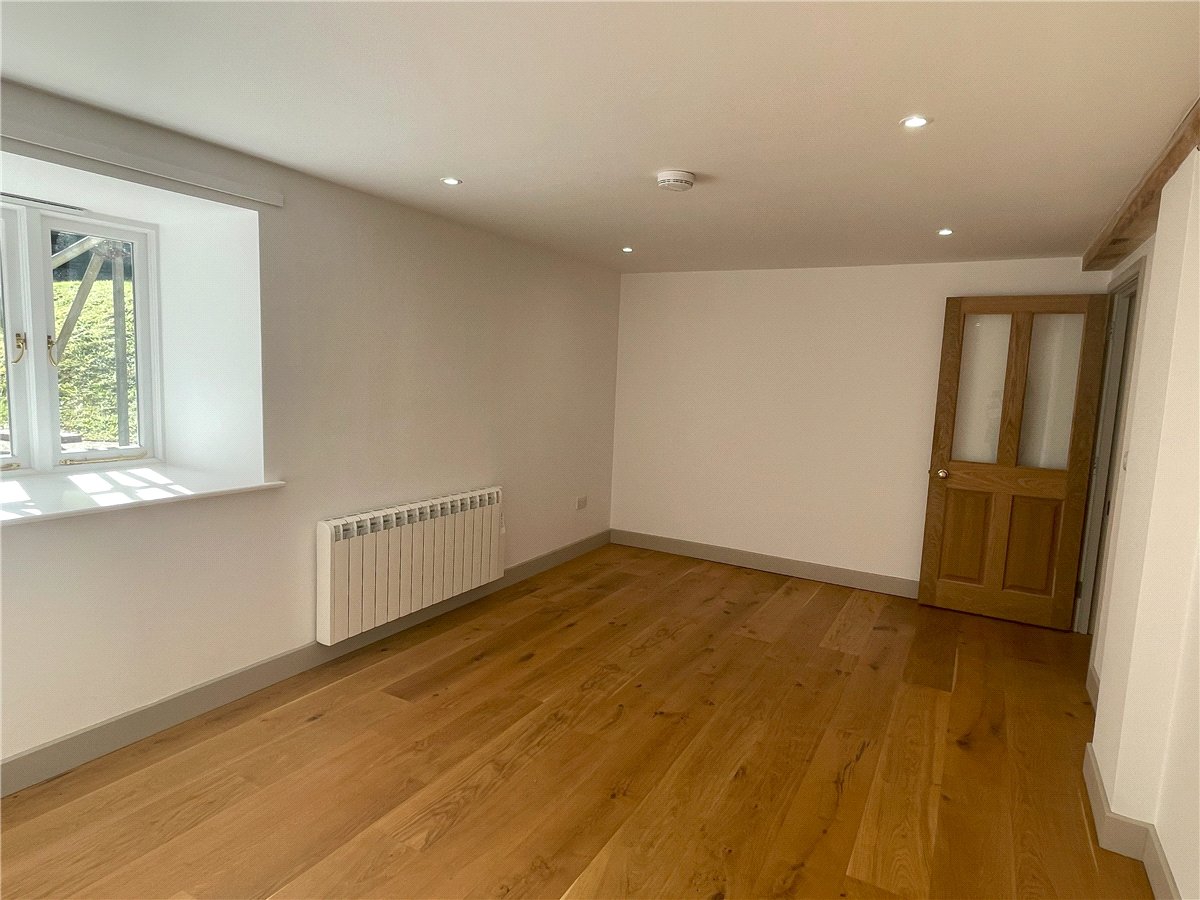 3 bedroom Flat, St. Gluvias, Penryn, TR10 - Available, Image 7