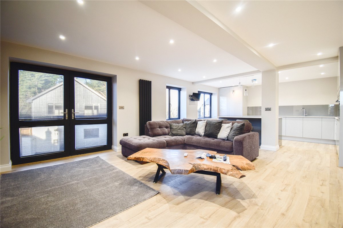 2 bedroom Flat, High Street, Cottenham, CB24 - Available, Image 2
