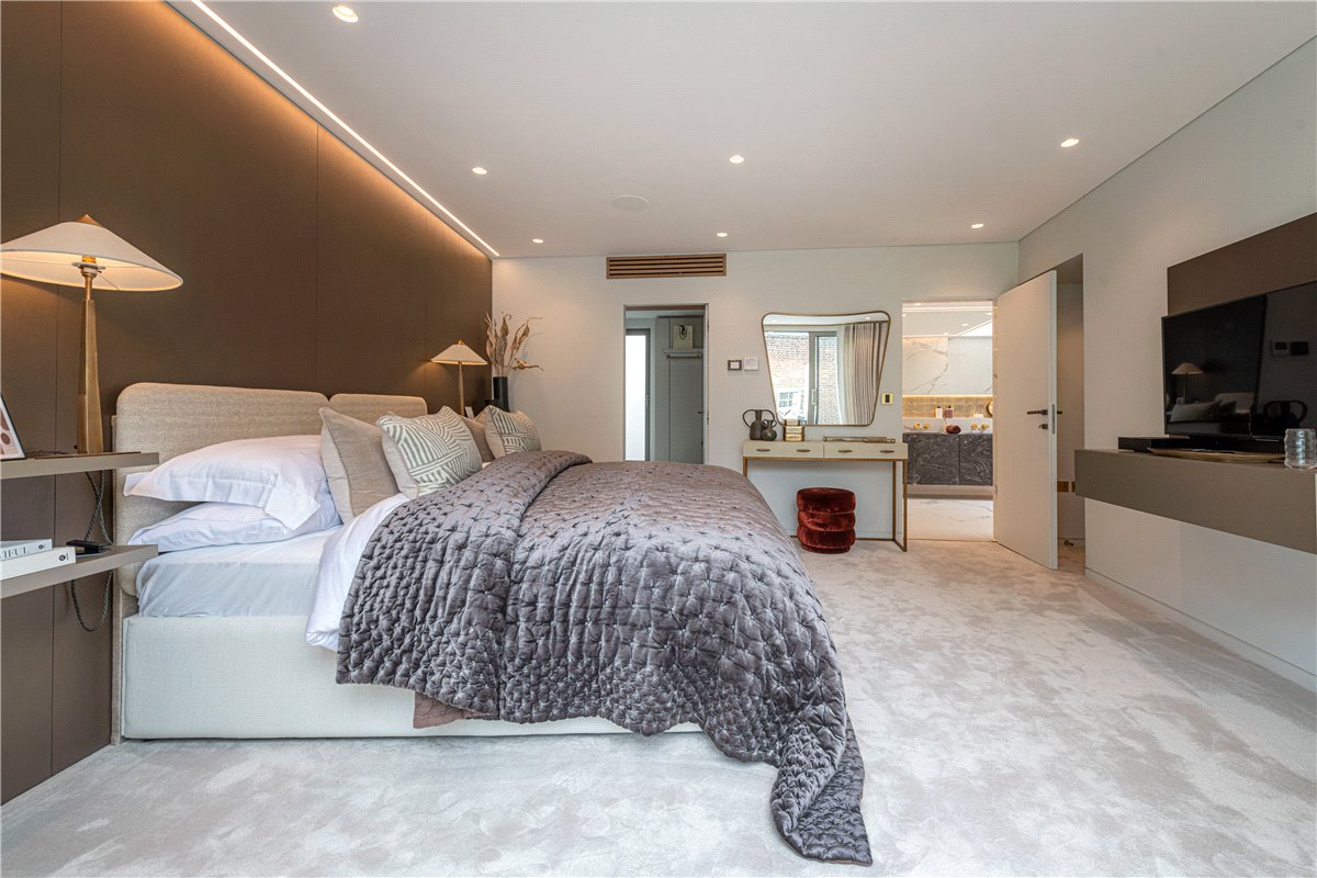 3 bedroom Maisonette, South Molton Street, Mayfair, W1K - Available, Image 24