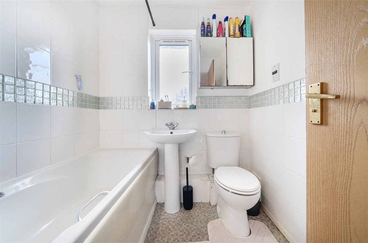 2 bedroom House, Badger Close, Royal Wootton Bassett, SN4 - Available, Image 2