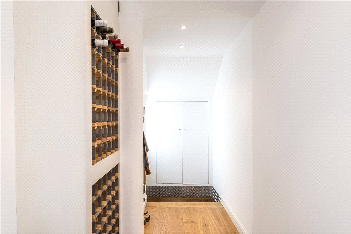 2 bedroom Flat, North Side Wandsworth Common, London, SW18 - Available, Image 13