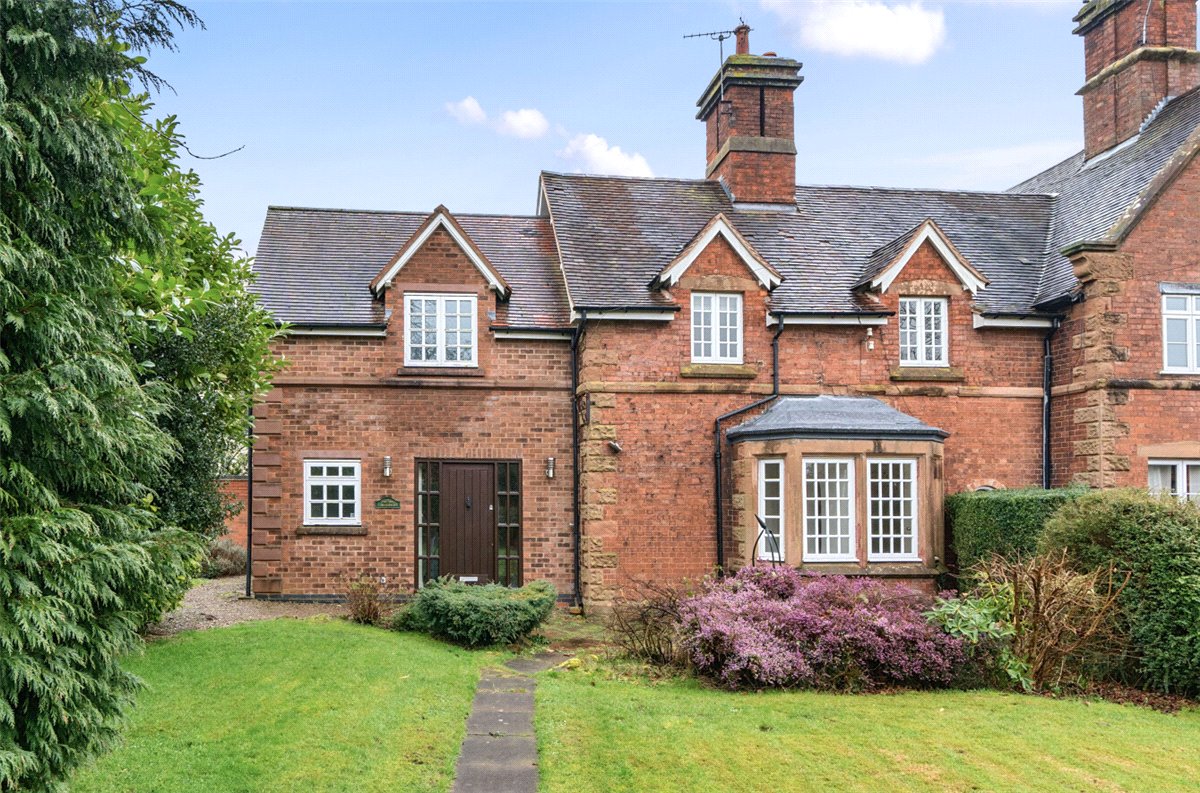 4 bedroom House, Red Lane, Burton Green, CV8 - Available