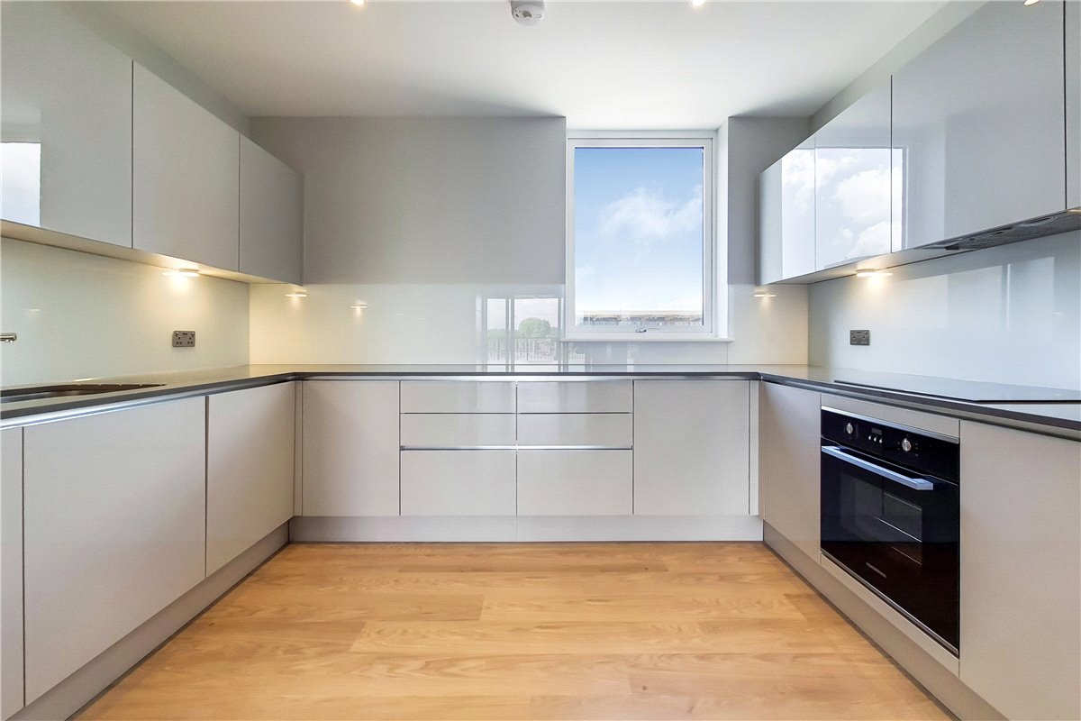 3 bedroom Flat, Greyhound Parade, Wimbledon Grounds, London, SW17 - , Image 1
