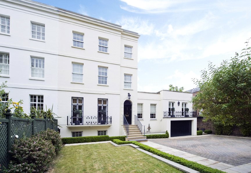 6 bedroom House, Addison Road, Holland Park, W14 - Sold