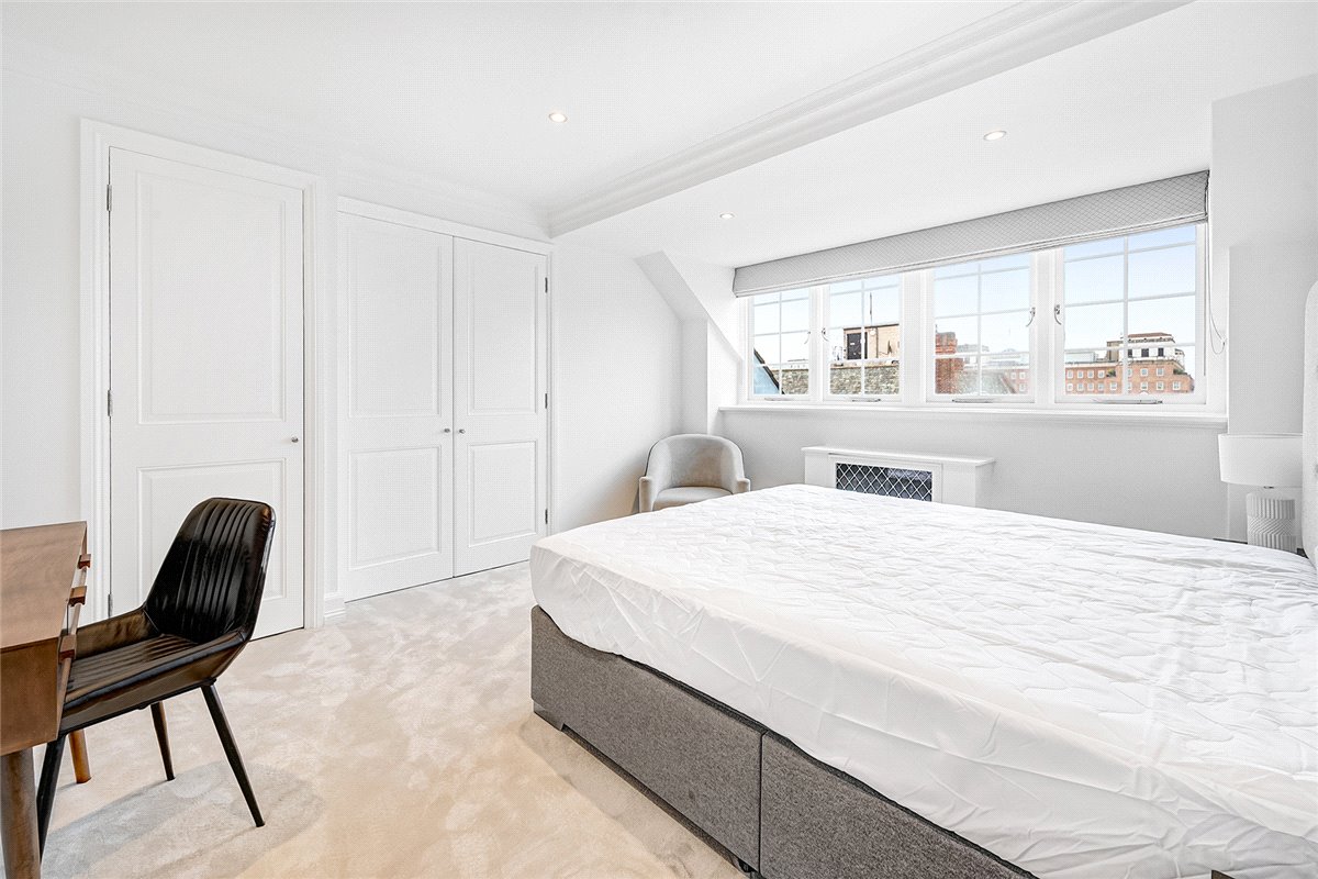 4 bedroom Flat, Grosvenor Square, Mayfair, W1K - Available, Image 6