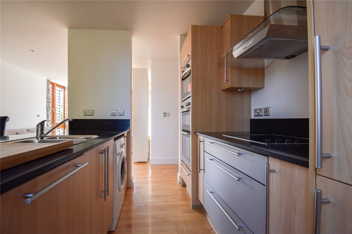 2 bedroom Flat, Meadowcroft, Cambridge, CB4 - Let Agreed, Image 6