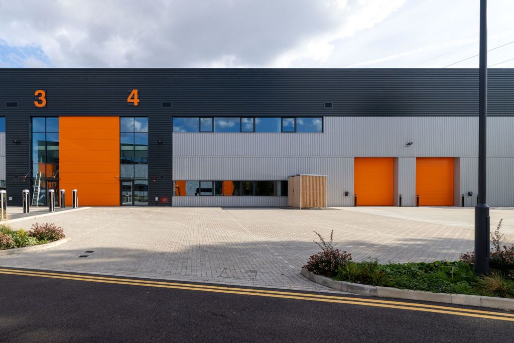 7072 to 77339 Sq Ft, 406 Woodford Green, Essex, IG8 - Available, Image 3
