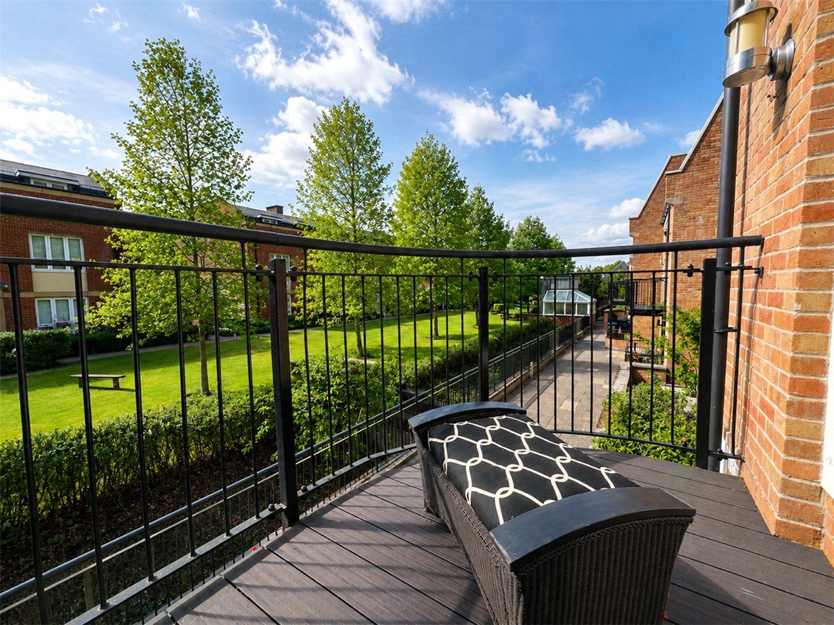 2 bedroom Flat, Fraser Gardens, Winchester, SO22 - , Image 8