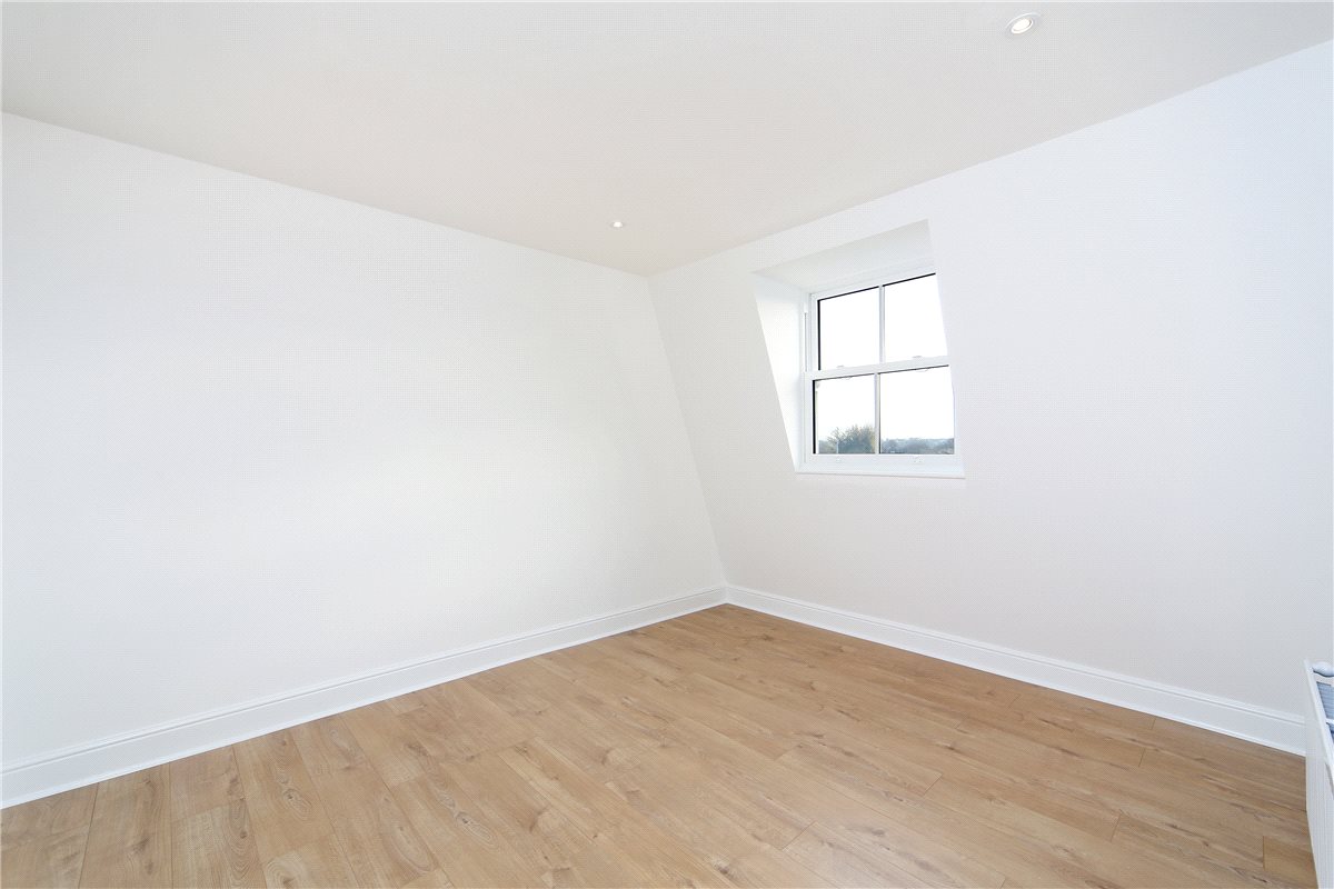 2 bedroom Flat, Battersea Park Road, London, SW11 - , Image 4