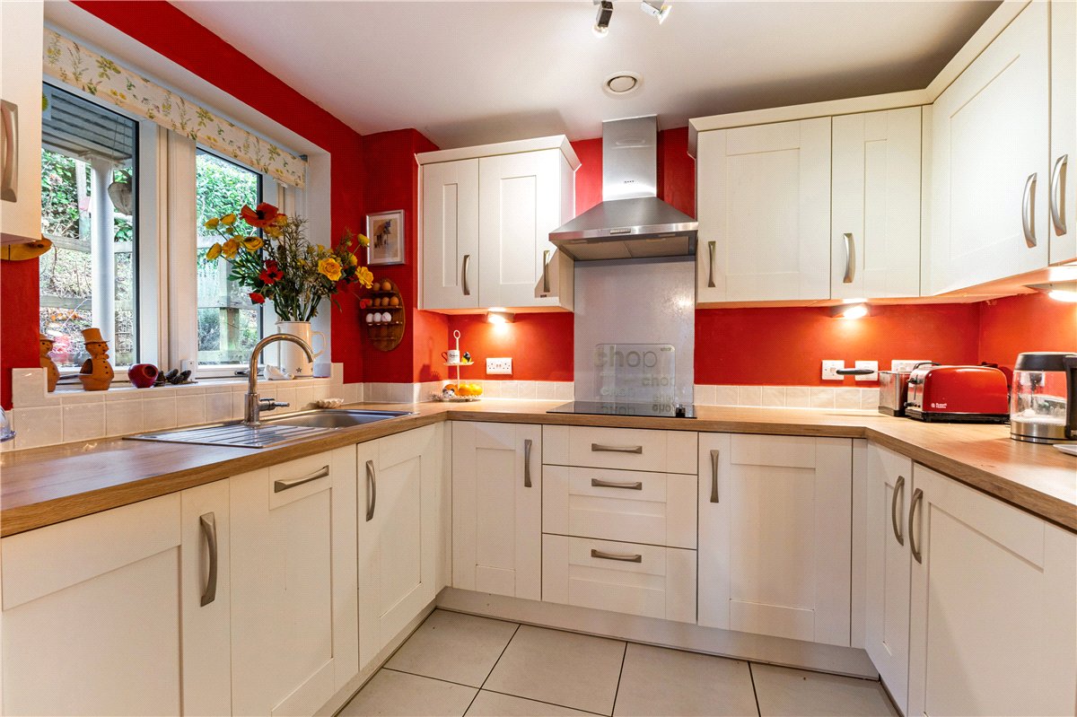 2 bedroom Flat, Granham Close, Marlborough, SN8 - Available, Image 2