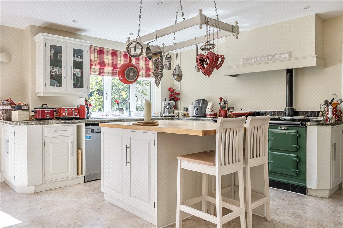 5 bedroom House, Leaze Road, Marlborough, SN8 - Available, Image 4