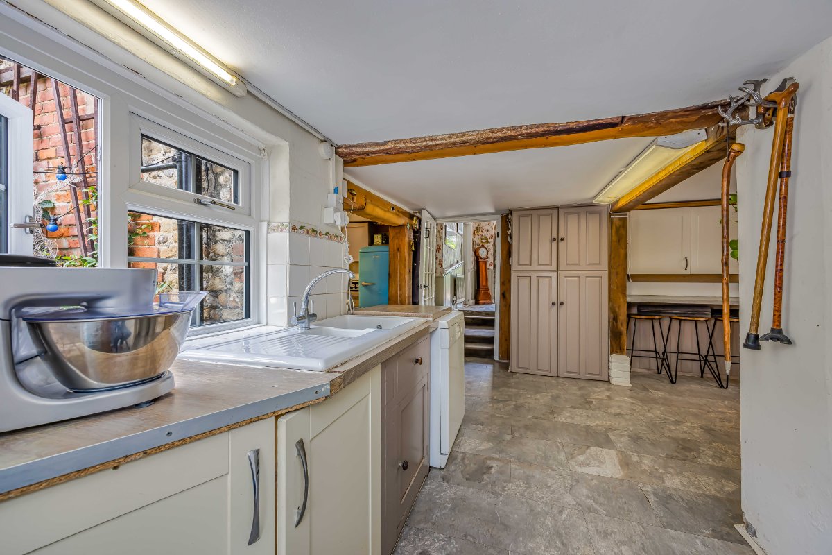 5 Bedroom Single Family Home/House's Image 18