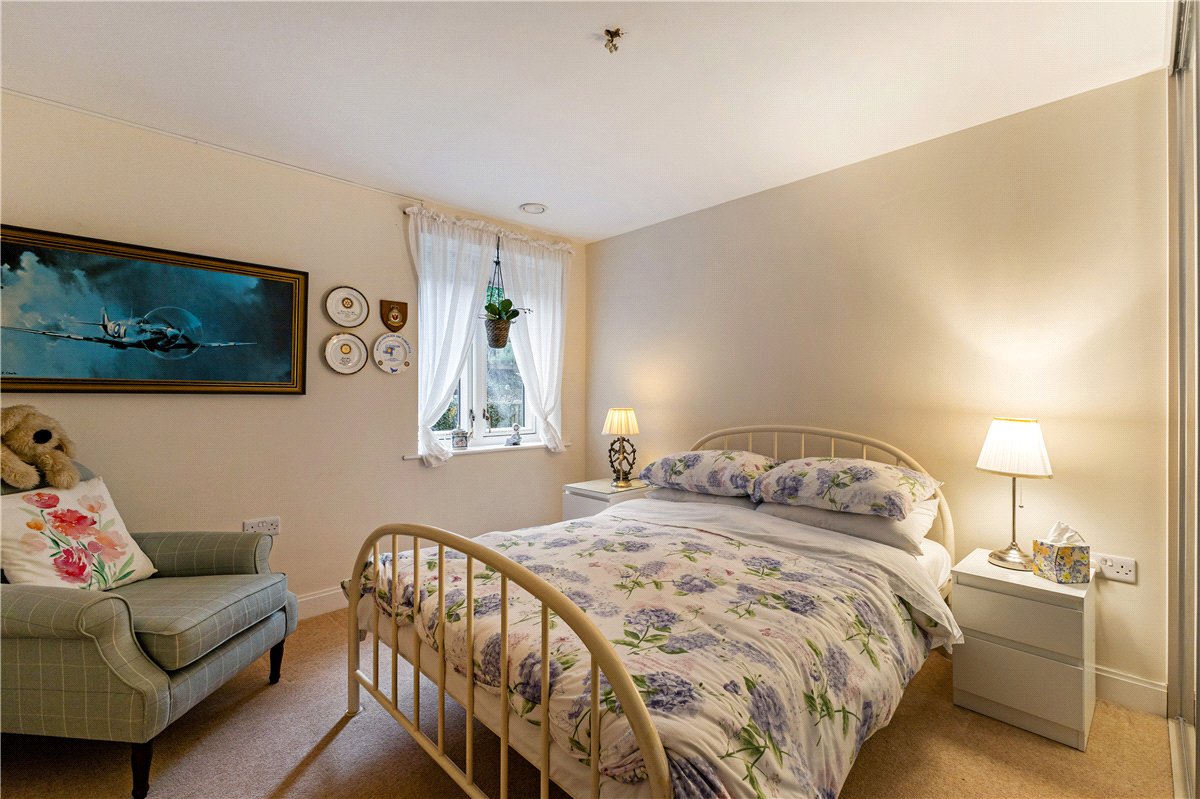 2 bedroom Flat, Granham Close, Marlborough, SN8 - Available, Image 11