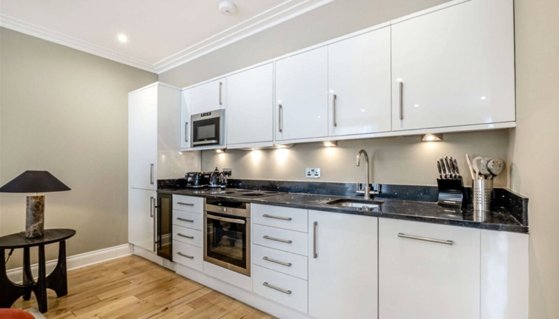 1 bedroom Flat, Grosvenor Hill, Mayfair, W1K - Available, Image 2