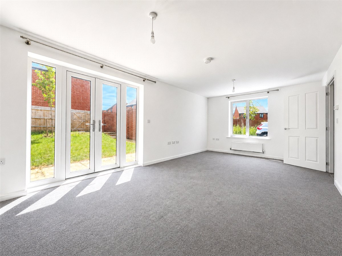 4 bedroom House, Flagpond Road, Whiteley, PO15 - Available, Image 1