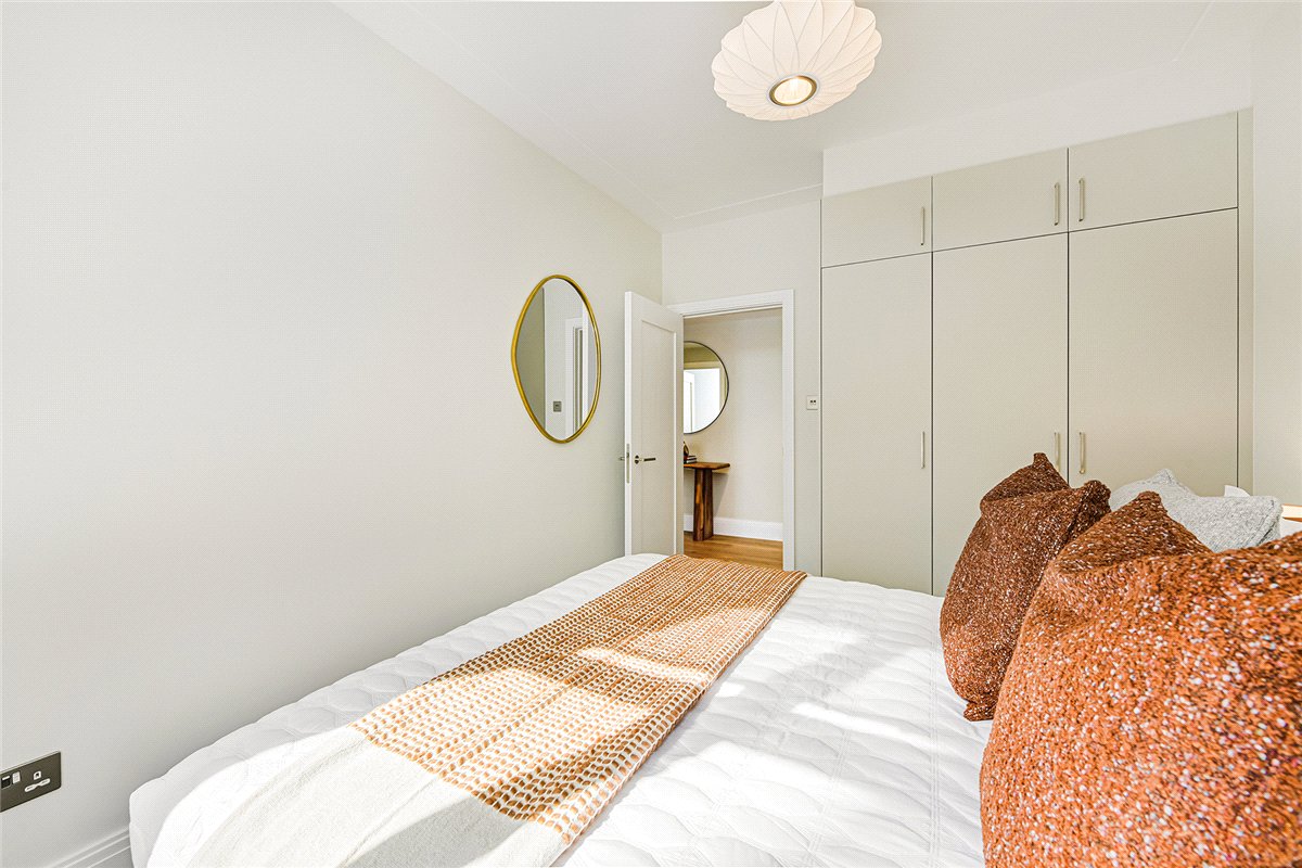 2 bedroom Flat, Richmond Court, 200 Sloane Street, SW1X - Available, Image 4