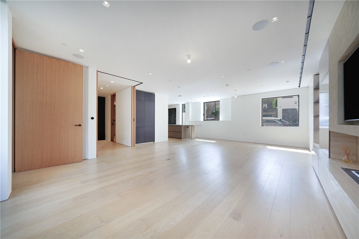 3 bedroom Maisonette, St Mary Abbots Place, Kensington, W8 - Available, Image 18