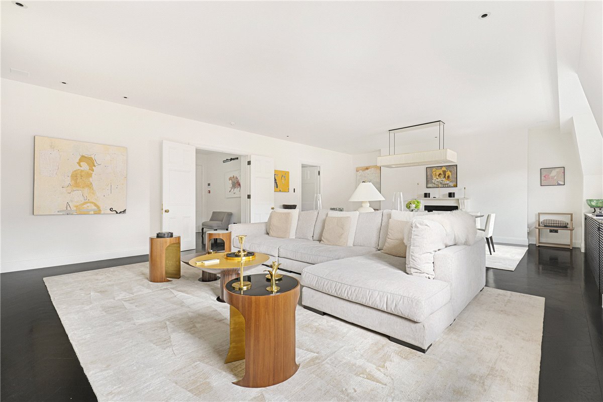 3 bedroom Flat, Pont Street, Knightsbridge, SW1X - Available, Image 11