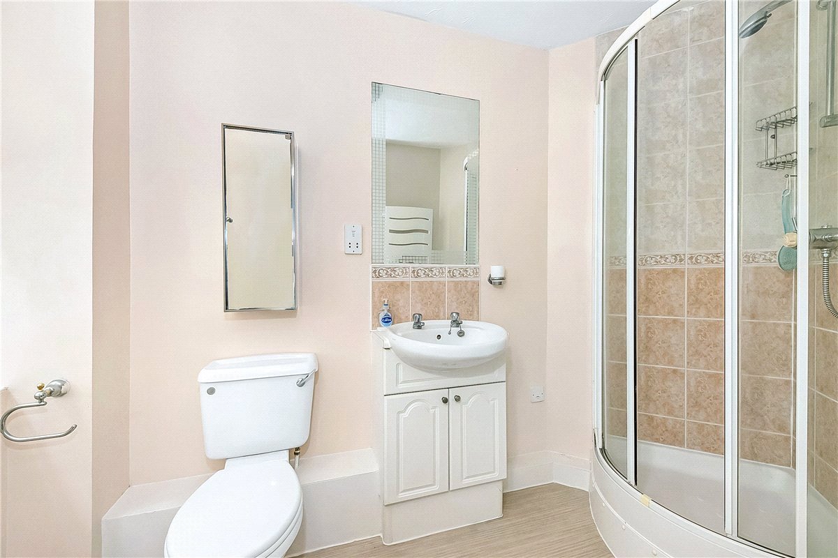 2 bedroom Flat, Sunbury-on-Thames, Surrey, TW16 - Available, Image 8