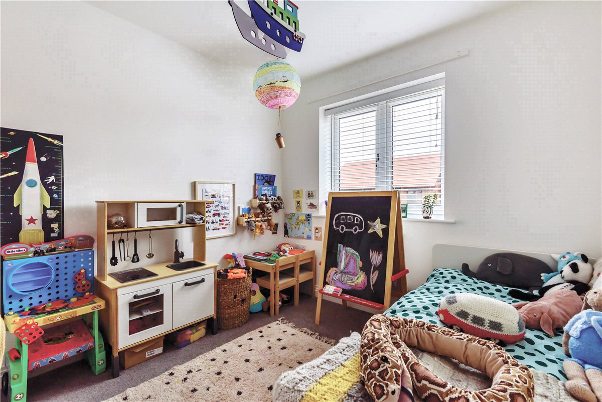 3 bedroom House, Fearnley Close, Glebe Farm, MK17 - Available, Image 8